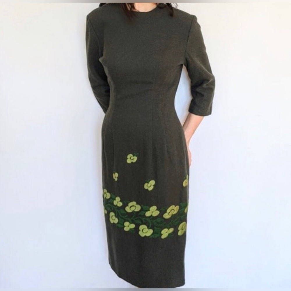 Vintage 1950’s An Arkay. Gorgeous Wool wiggle dress. Embroidery detail. US6P